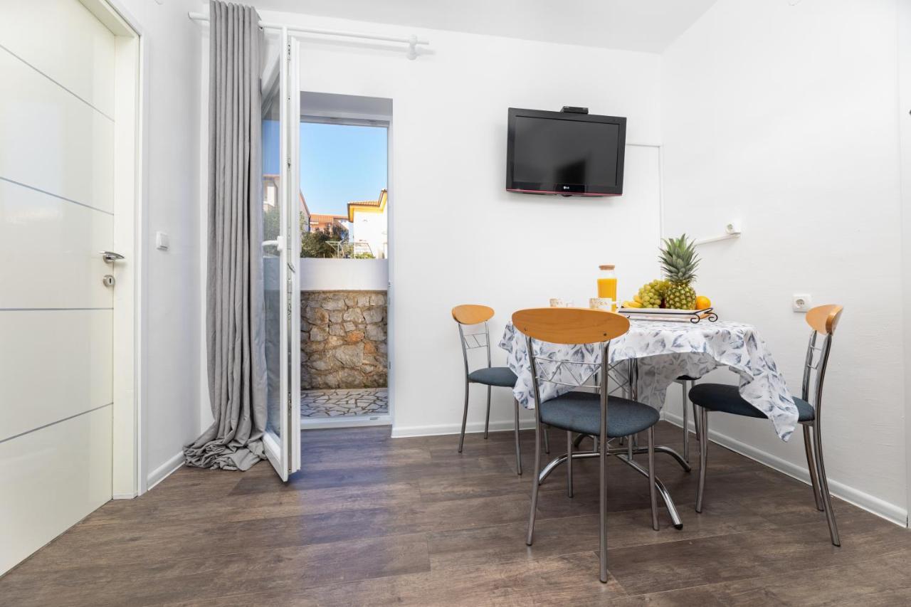 Apartments Aisa* Countryside Holiday Just 500M From The Beach! Krk Town Exterior photo
